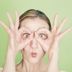 Crème anti-âge : comment choisir un soin anti ride efficace en pharmacie