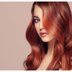 L'image représente une femme avec des cheveux cuivrés flamboyants de santé. Des cheveux de rêve pour l'hiver