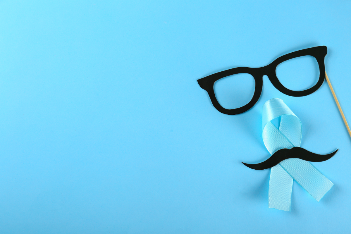 une moustache, des lunettes et le ruban du cancer de la prostate
