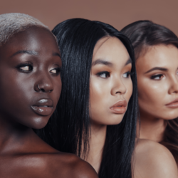 imperfections serozinc. Trois femmes a la peau glowy, glass skin
