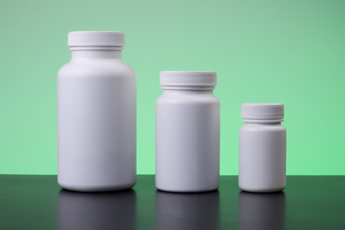 L'image représente des flacons de gélules pour illustrer la gamme cell regenea nutrigénomique épigénétique.