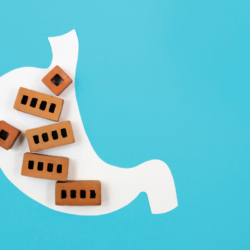 l'image représente un système digestif encombré, nécessitant l'utilisation de carbolevure pour soulager les ballonnements intestinaux, la diarrhée et la digestion difficile.