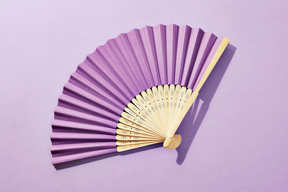 Découvrez comment l'homéopathie peut soulager les bouffées de chaleur de la ménopause de manière sûre et naturelle.