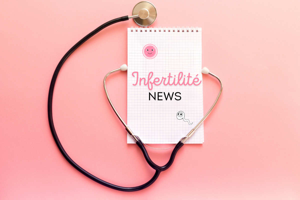 Bloc-notes avec l’inscription « Infertilité NEWS » entouré d’un stéthoscope sur fond rose, illustrant l’actualité et les recherches sur les causes et solutions de l’infertilité.