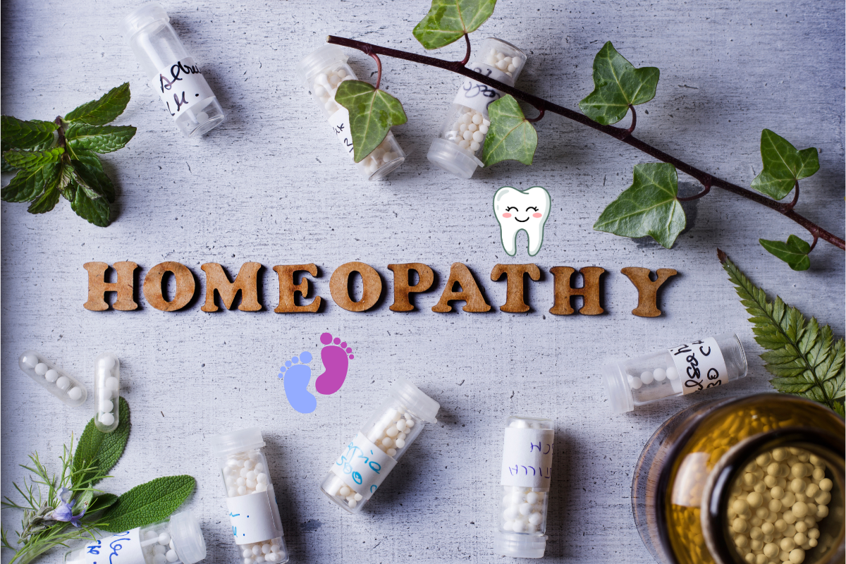 Flacons de granules d’homéopathie entourés de plantes médicinales, symboles de dentition et de bébé, illustrant les solutions naturelles pour soulager les poussées dentaires infantiles.